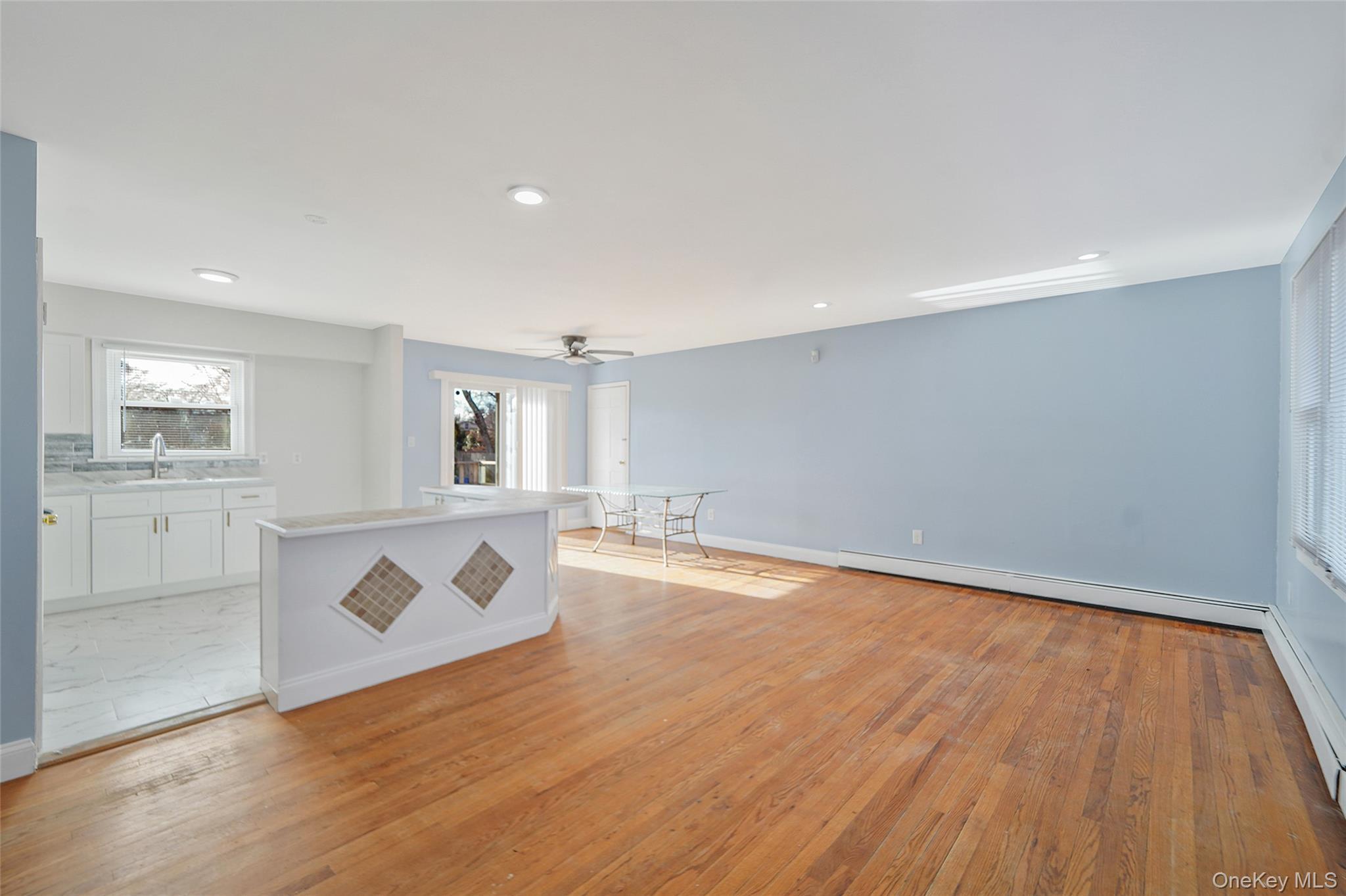 Single Family New York Suffolk County, NY 11706, MLS-940849-7