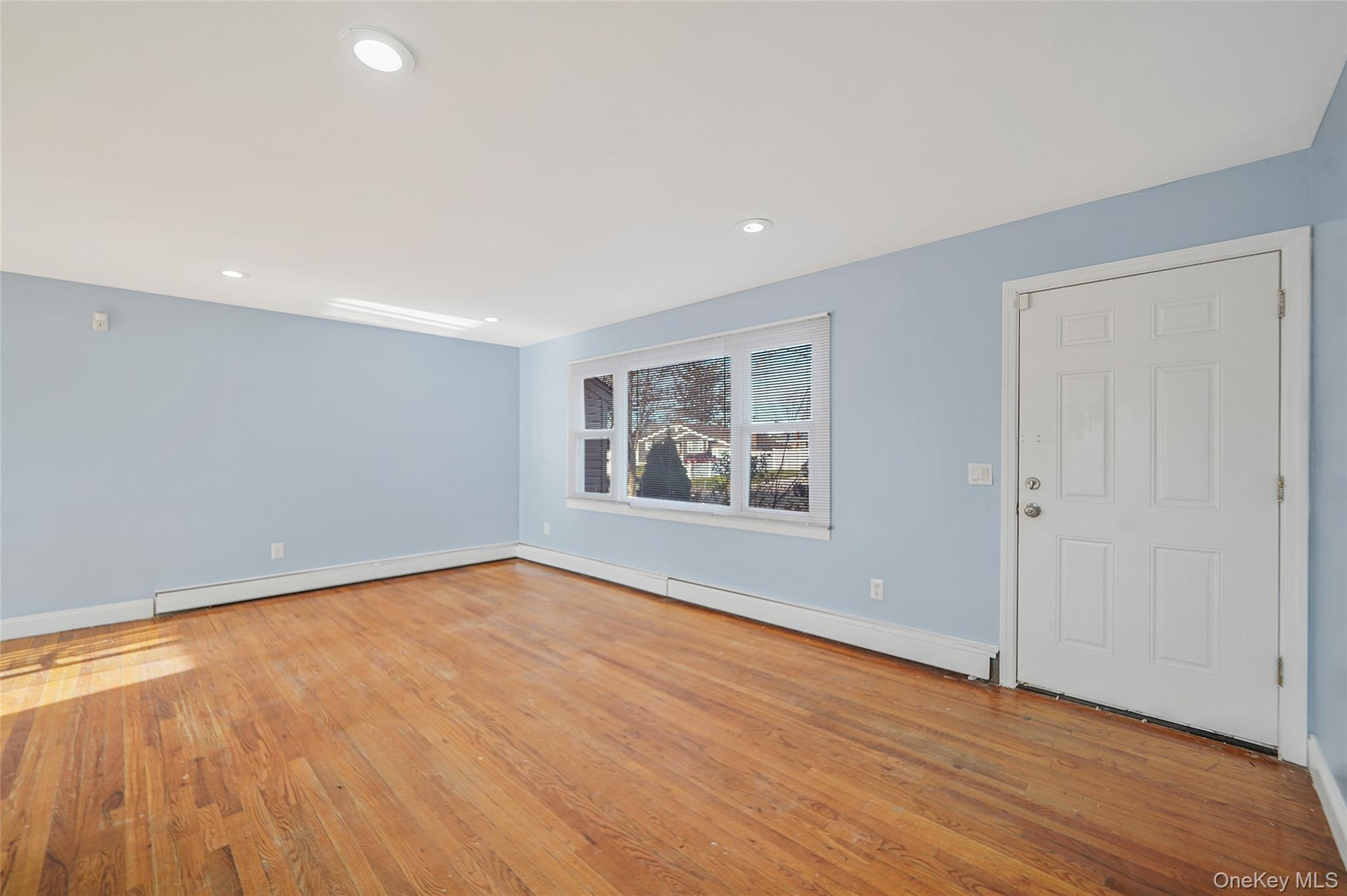 Single Family New York Suffolk County, NY 11706, MLS-940849-9