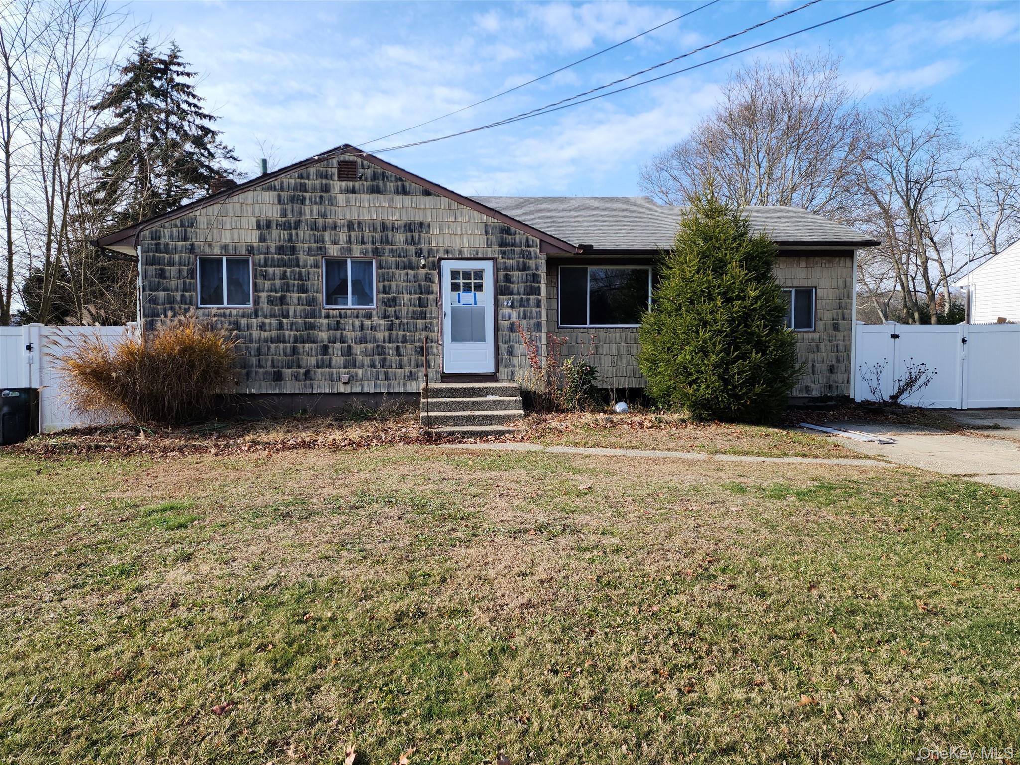 Single Family Lumur Suffolk County, NY 11782, MLS-940861-2