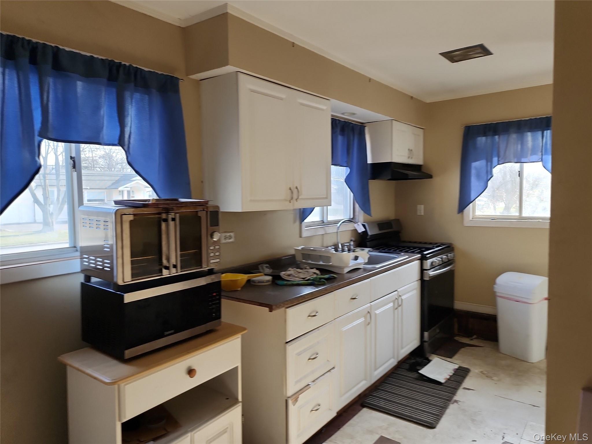 Single Family Lumur Suffolk County, NY 11782, MLS-940861-6