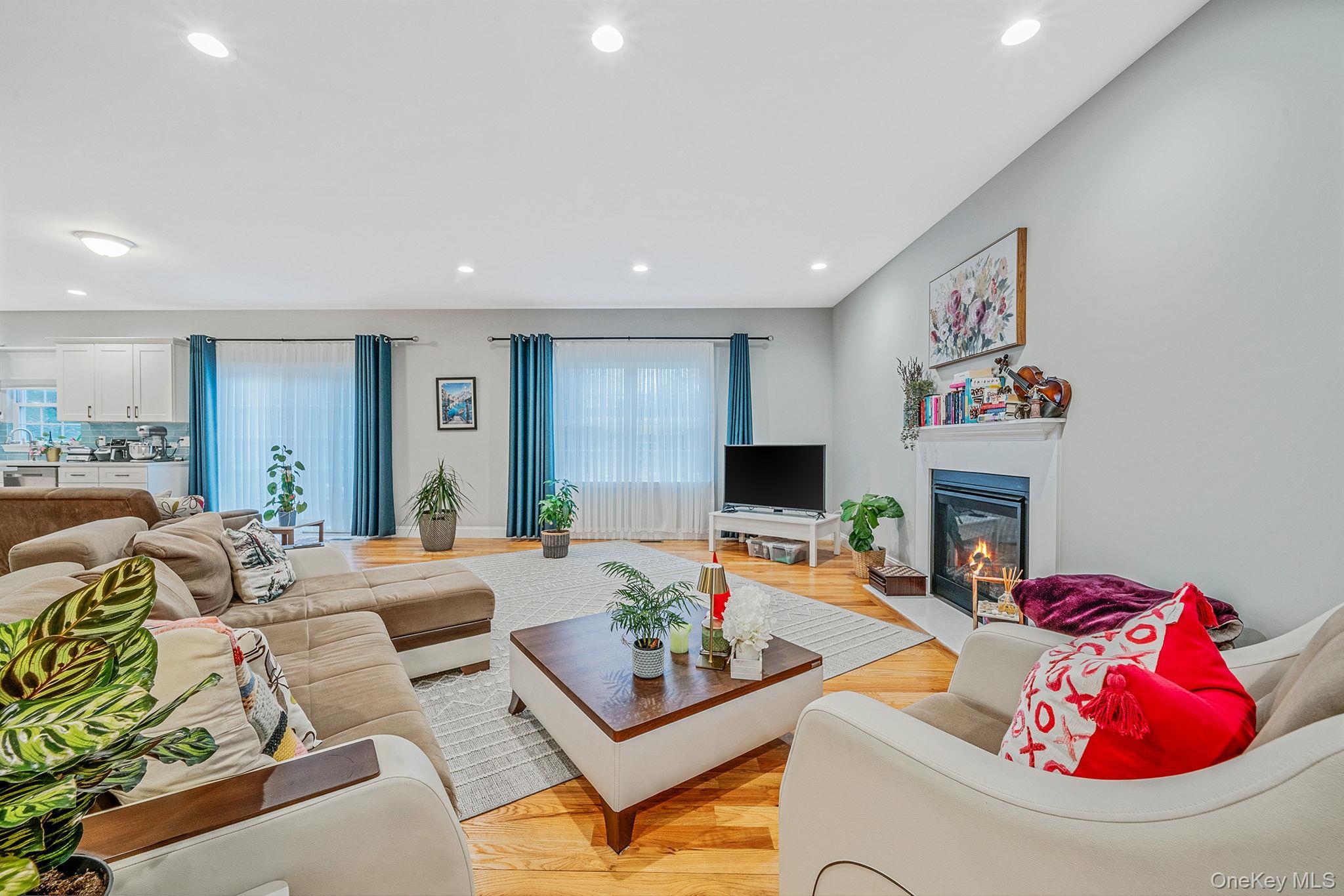 Single Family Wood Suffolk County, NY 11720, MLS-940864-11