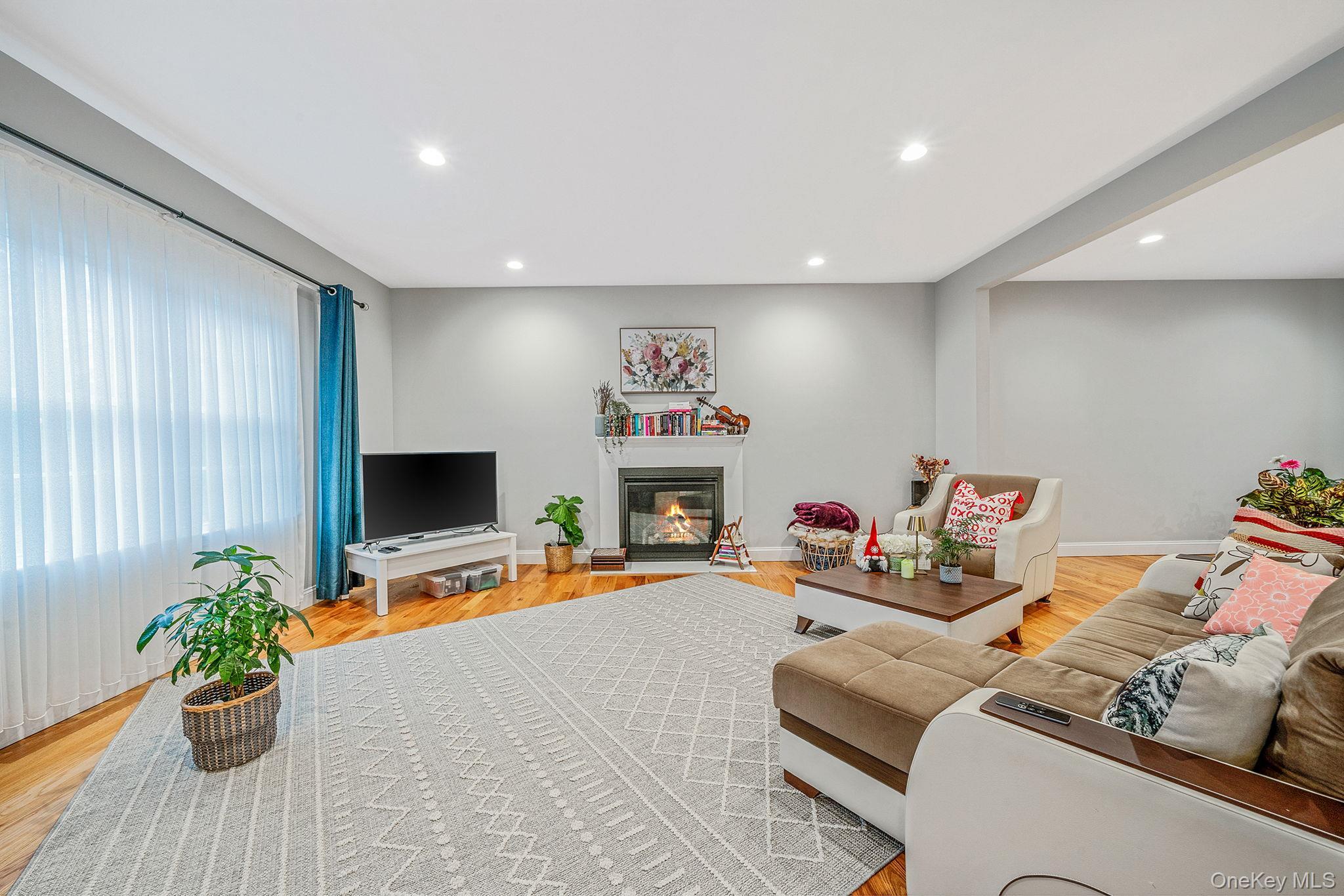 Single Family Wood Suffolk County, NY 11720, MLS-940864-12