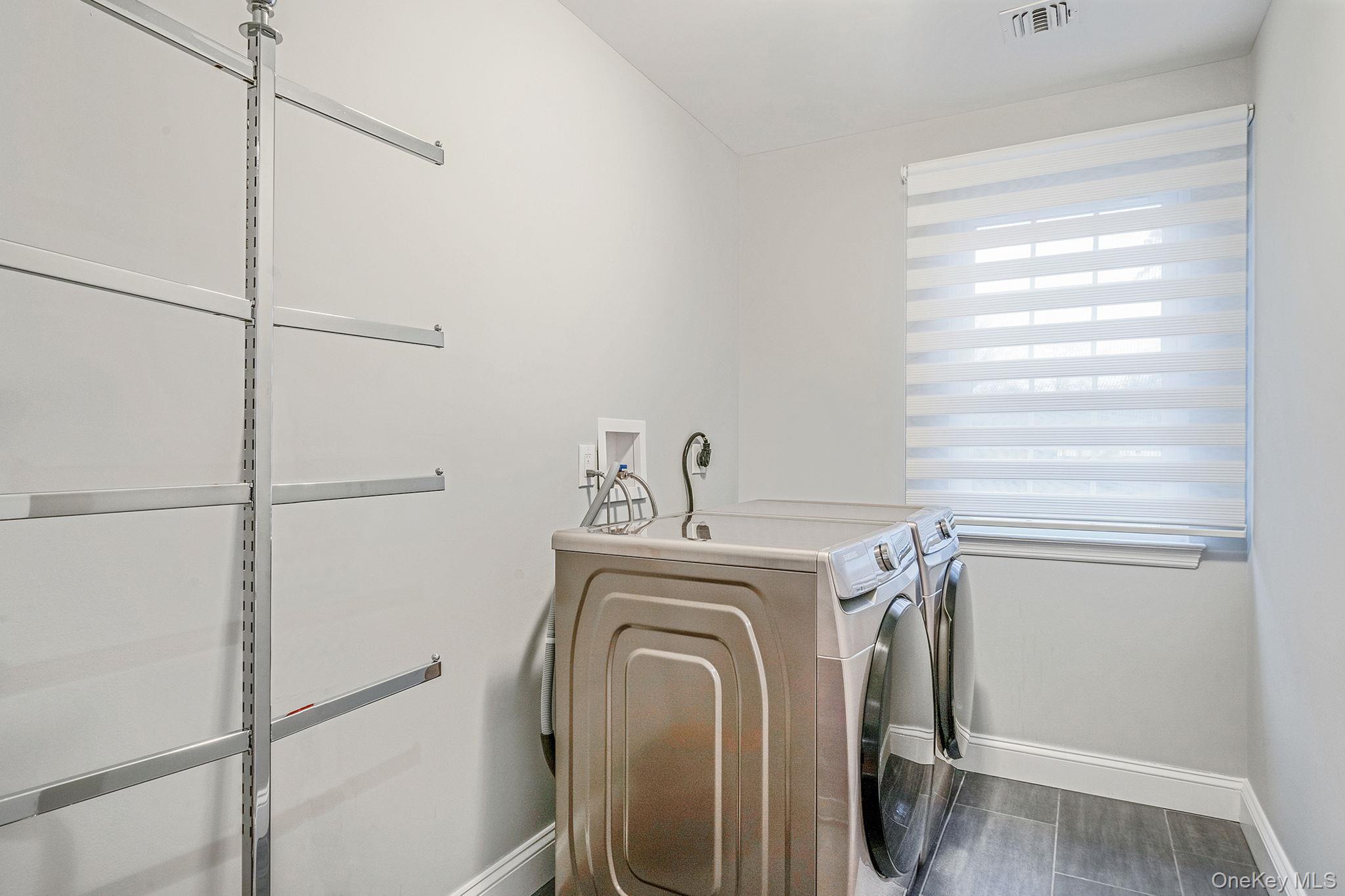 Single Family Wood Suffolk County, NY 11720, MLS-940864-27