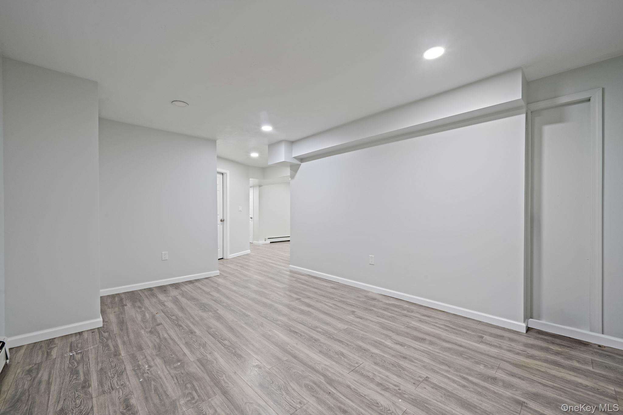 Single Family Wood  Suffolk County, NY 11720, MLS-940864-36