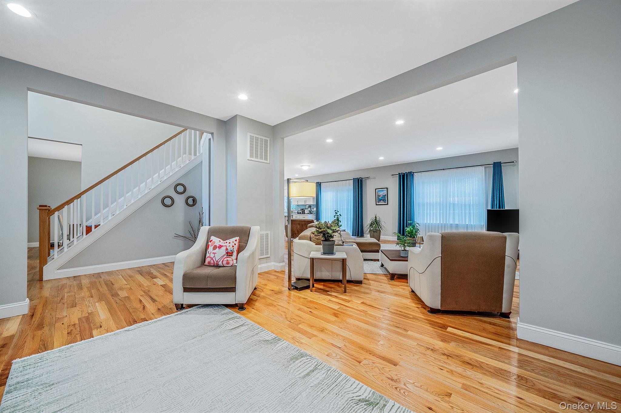 Single Family Wood Suffolk County, NY 11720, MLS-940864-7