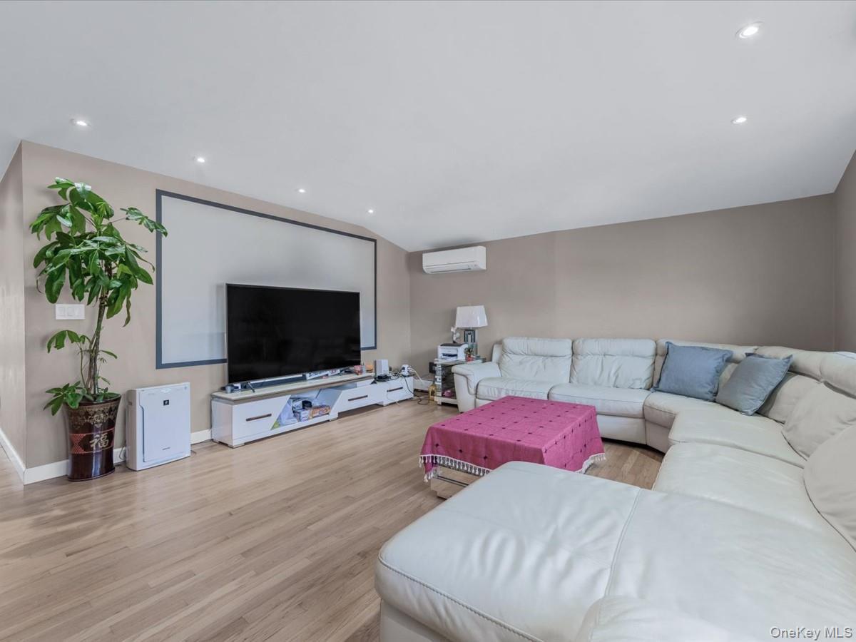 Single Family Corbett  Queens, NY 11361, MLS-940887-4