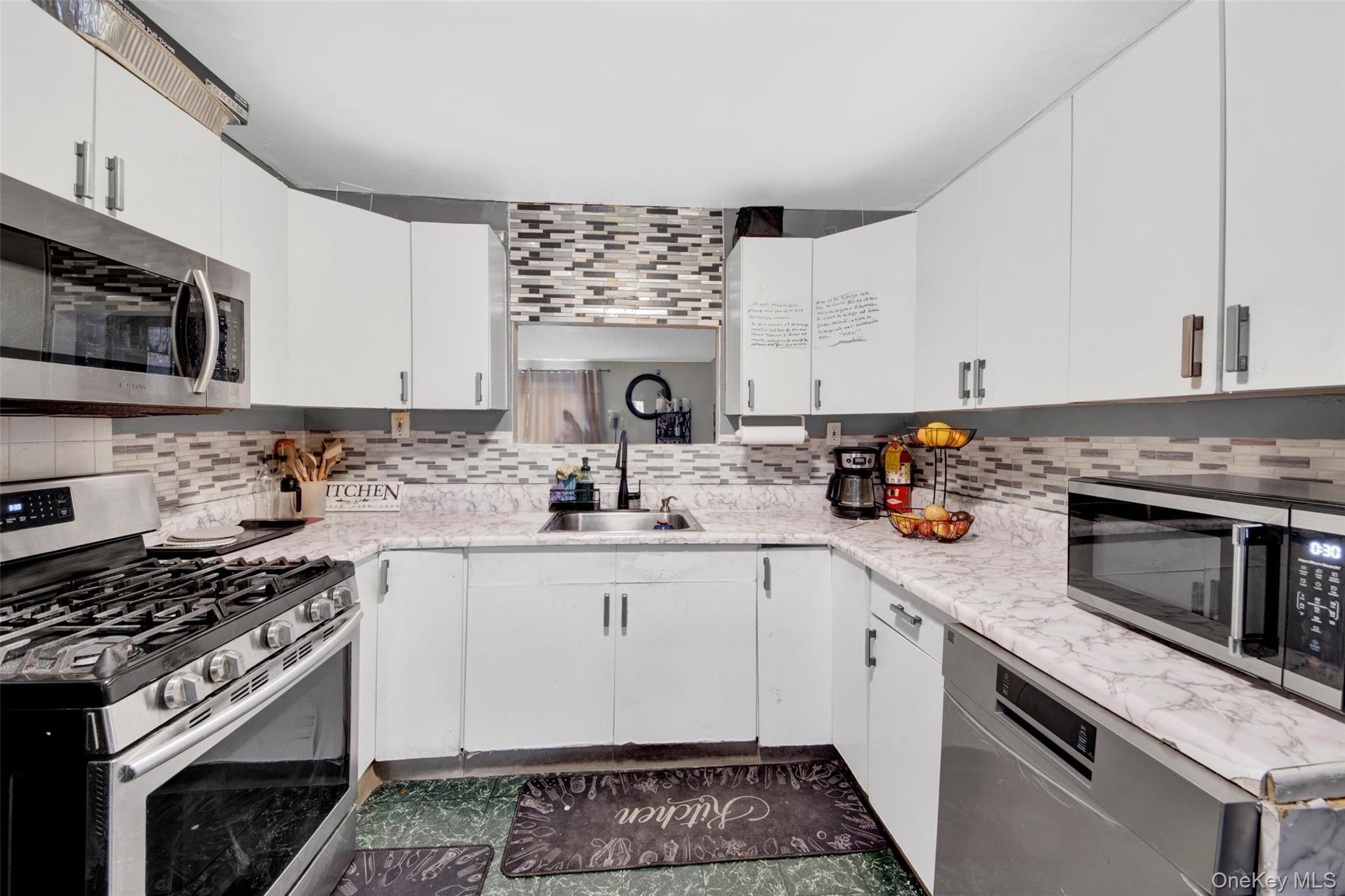 Single Family Coolidge  Rockland County, NY 10927, MLS-940932-8