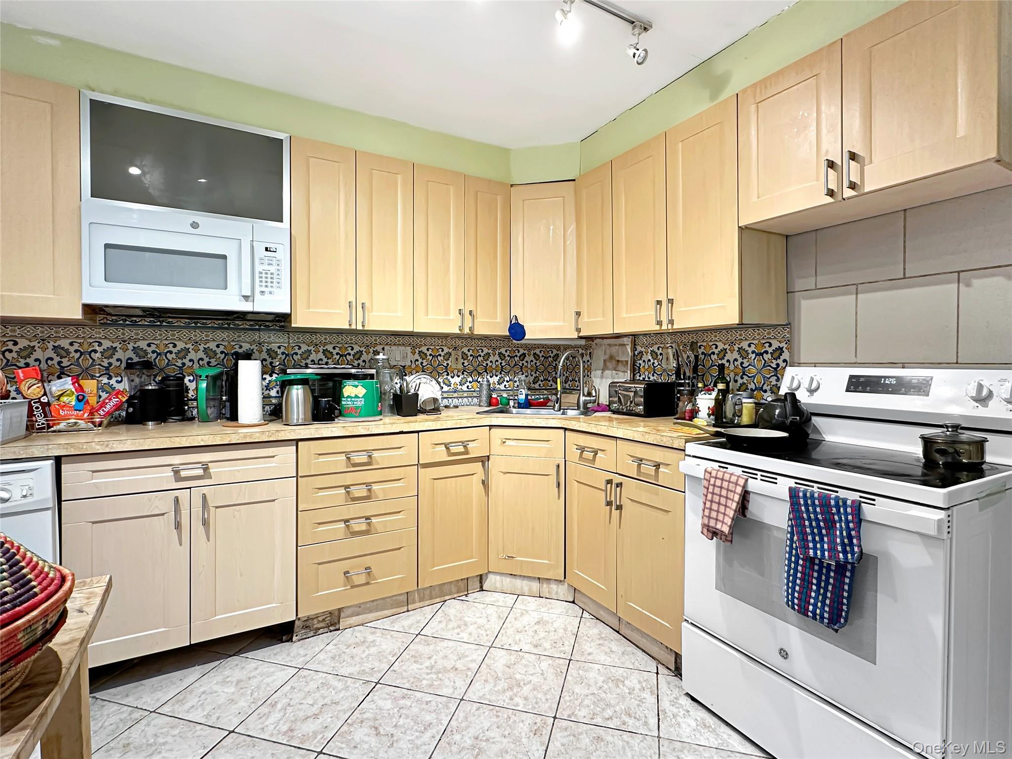 Single Family 120th Manhattan, NY 10035, MLS-940958-24