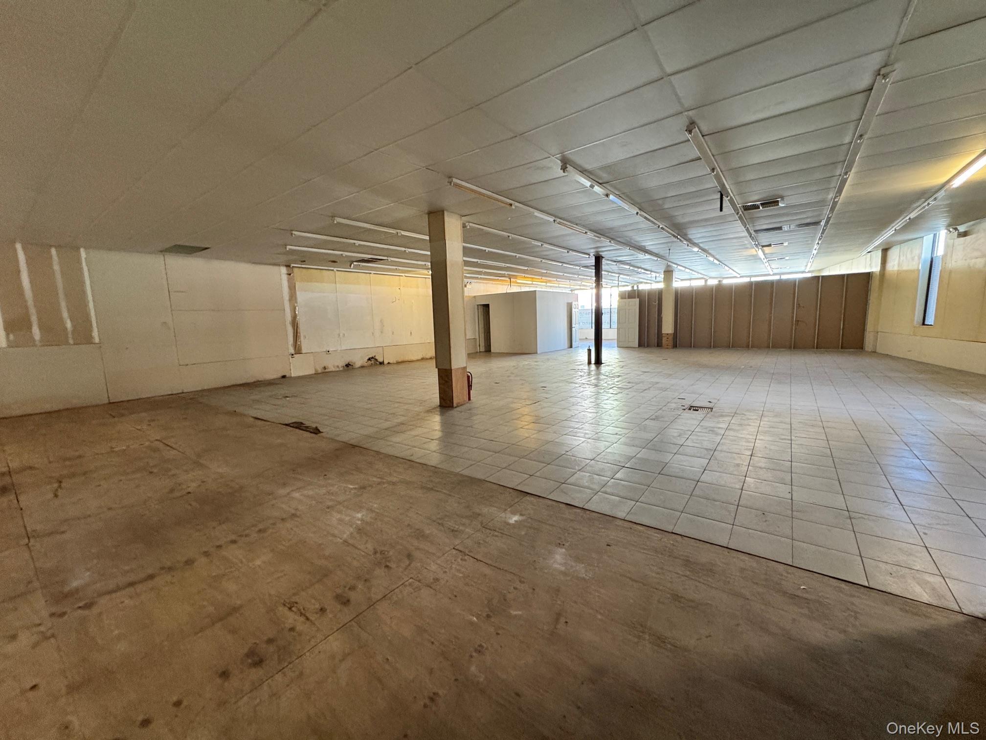 Commercial Lease Myrtle  Queens, NY 11385, MLS-940987-14