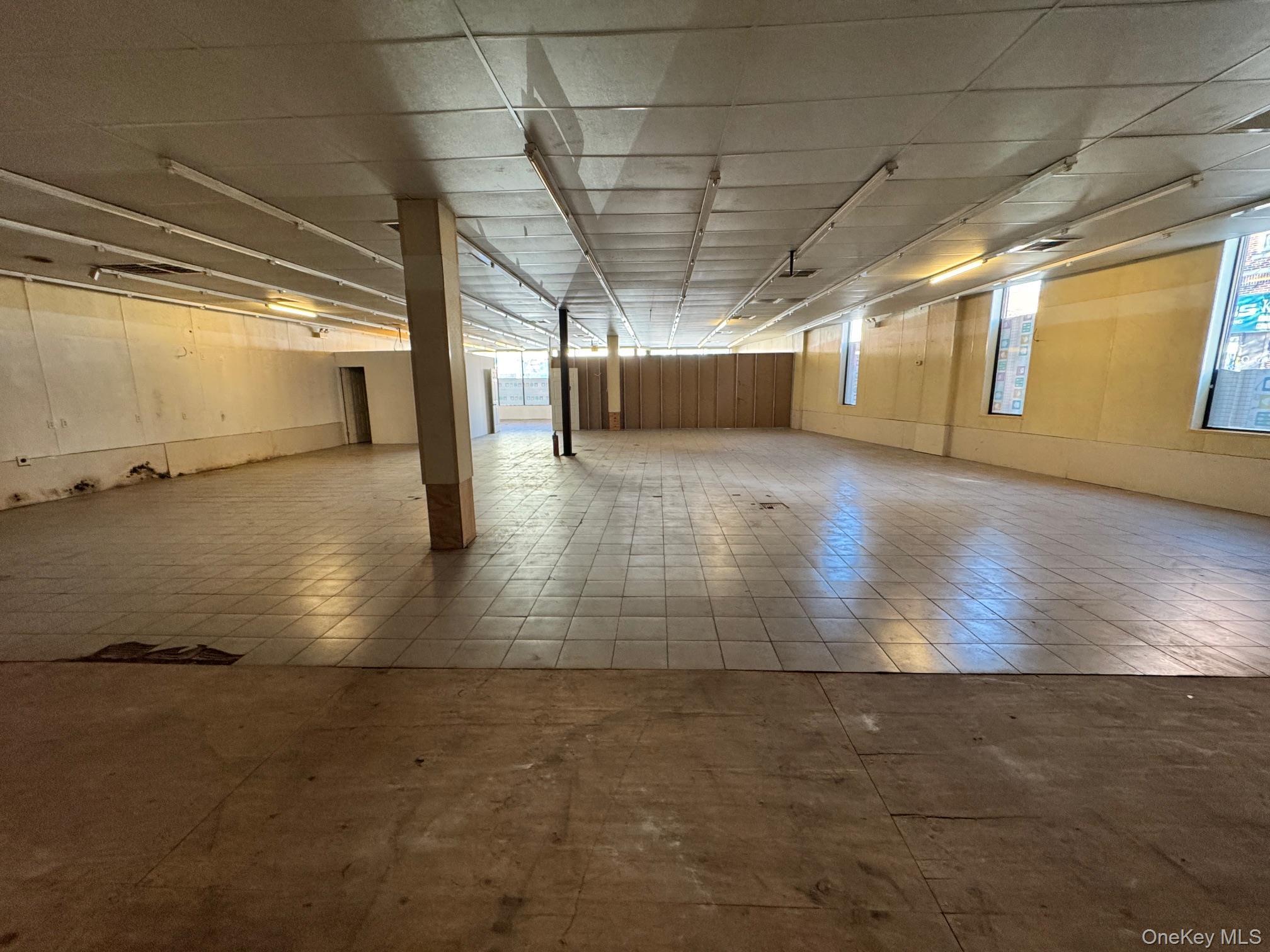 Commercial Lease Myrtle  Queens, NY 11385, MLS-940987-15