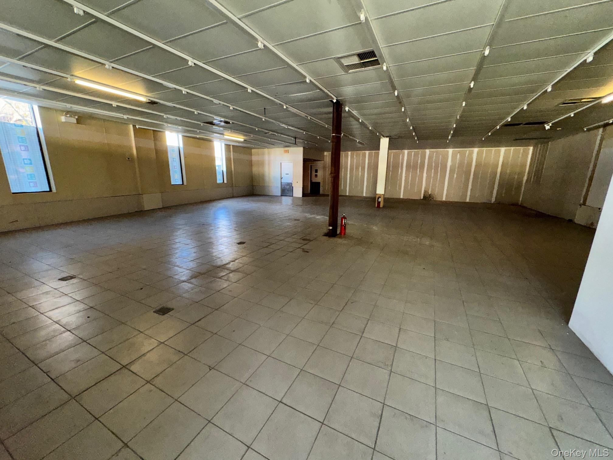 Commercial Lease Myrtle  Queens, NY 11385, MLS-940987-8
