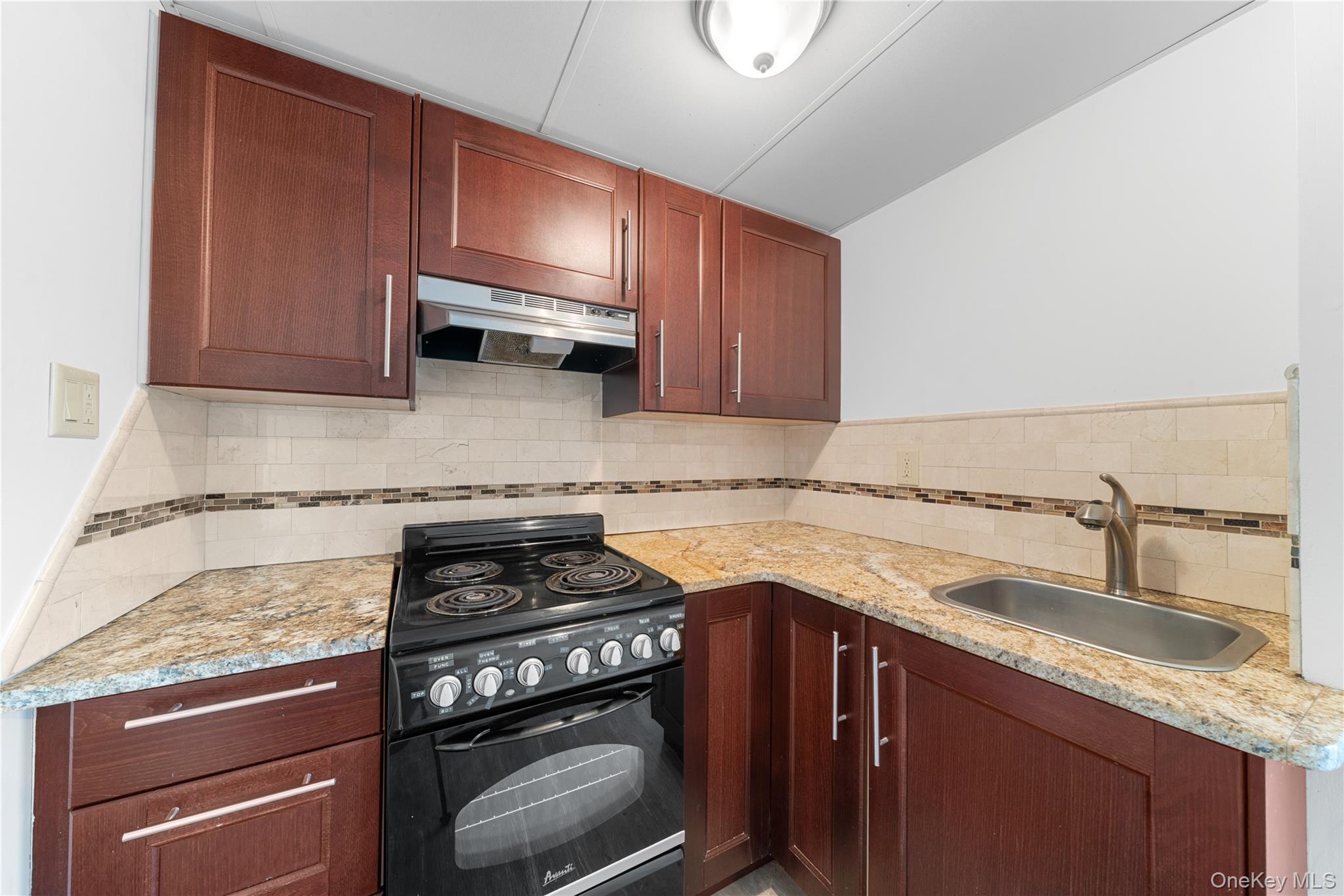 Single Family Mercury Suffolk County, NY 11772, MLS-940993-17