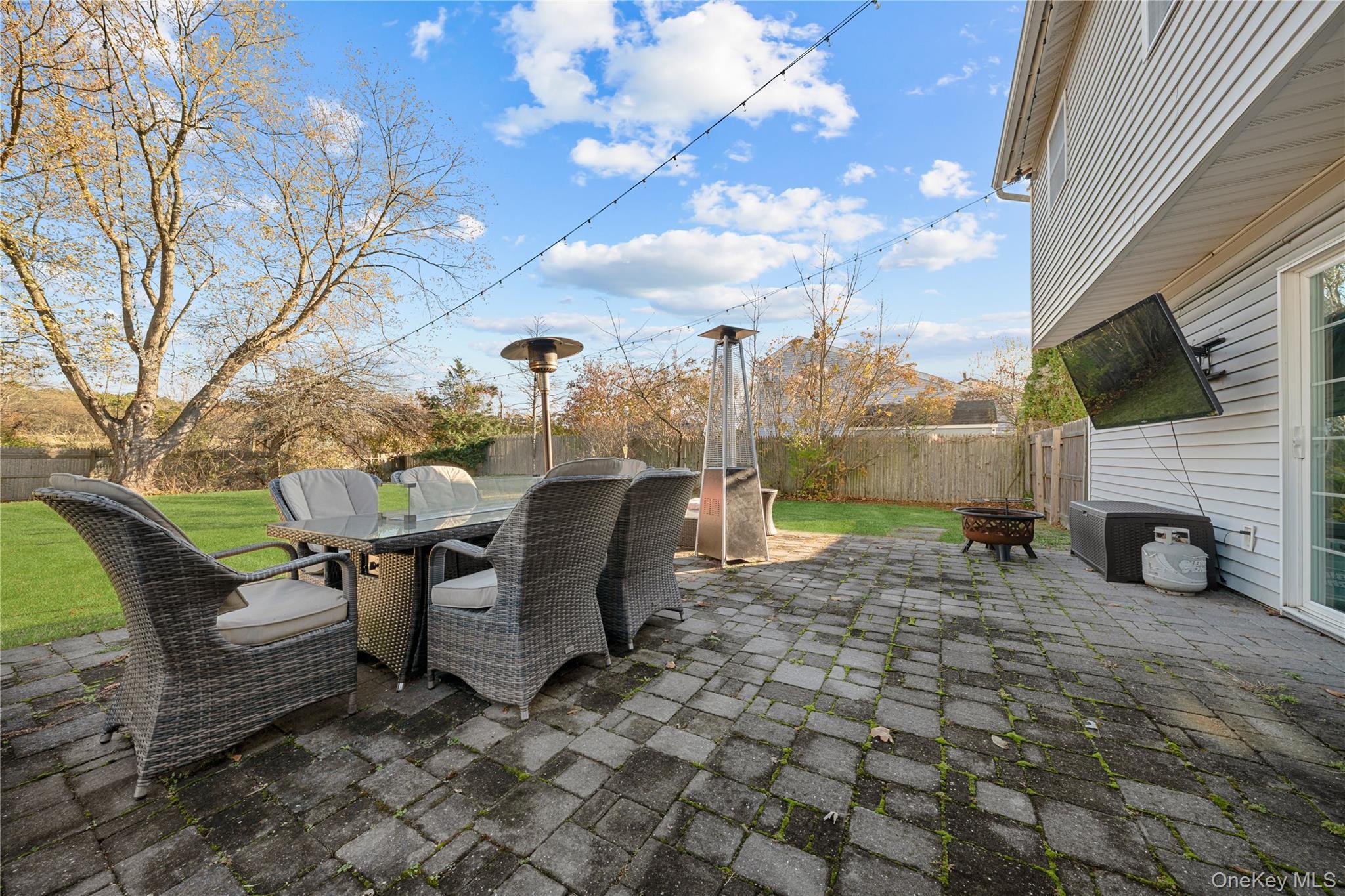 Single Family Mercury Suffolk County, NY 11772, MLS-940993-23