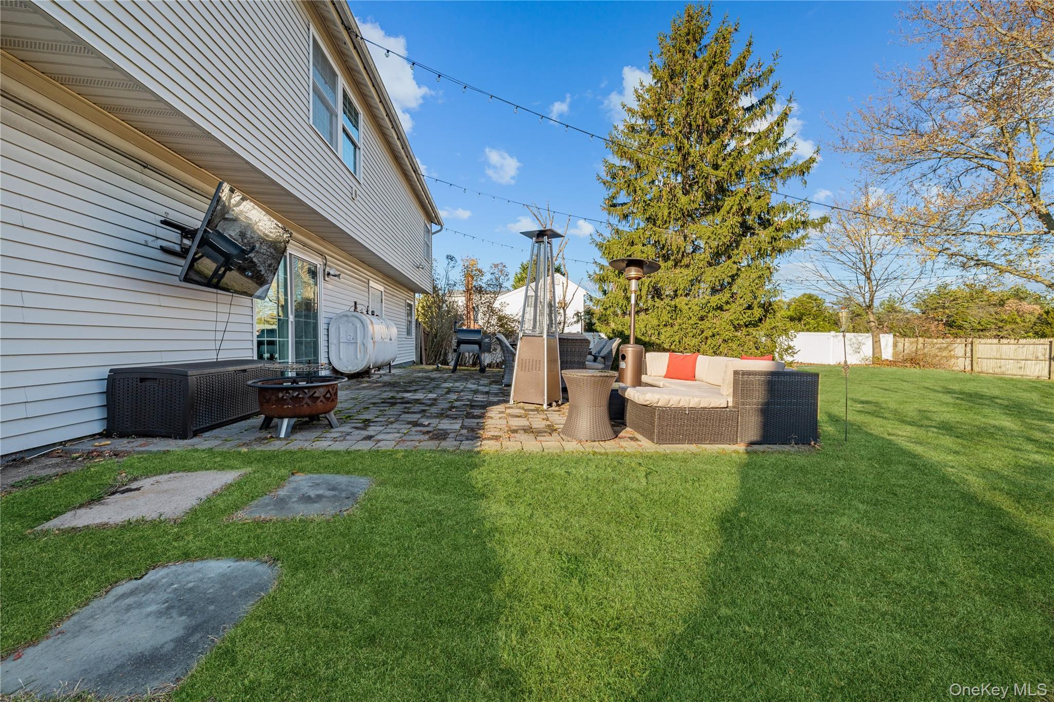 Single Family Mercury Suffolk County, NY 11772, MLS-940993-24