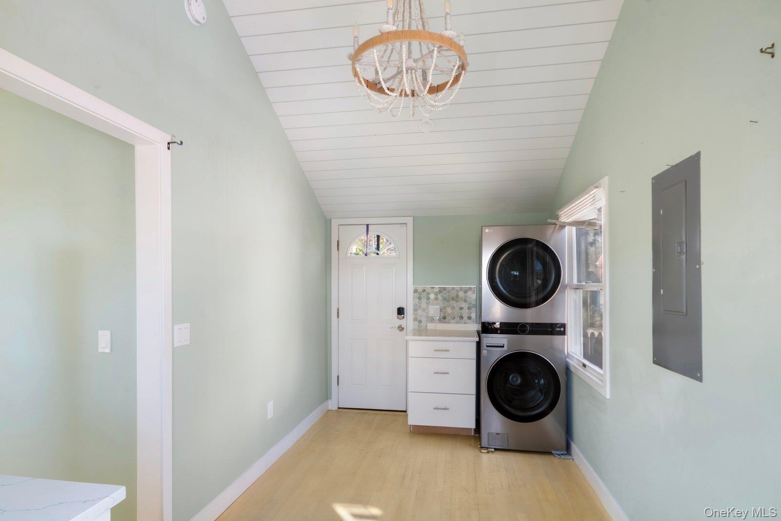 Single Family Overbrook  Suffolk County, NY 11901, MLS-941025-16