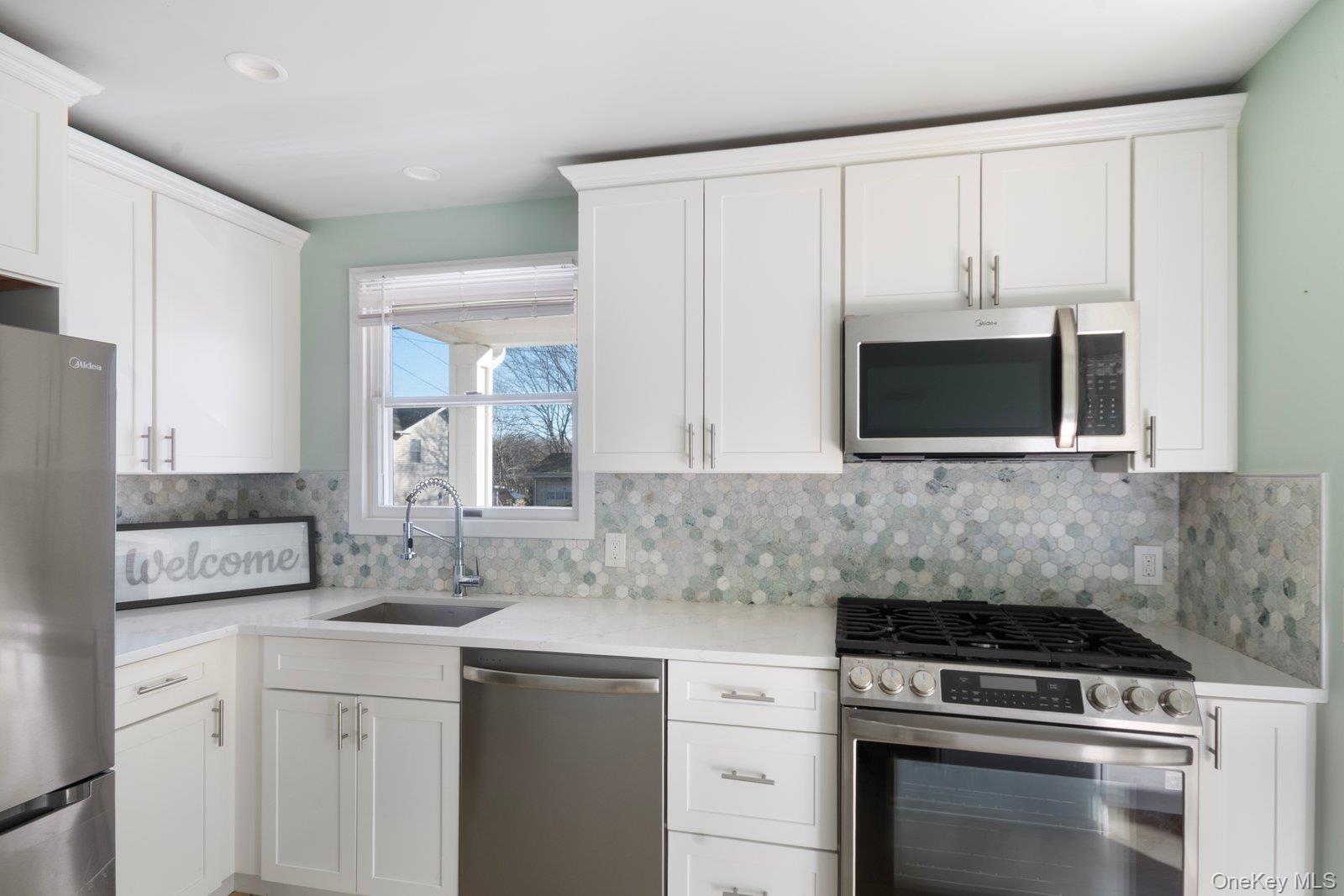 Single Family Overbrook  Suffolk County, NY 11901, MLS-941025-21