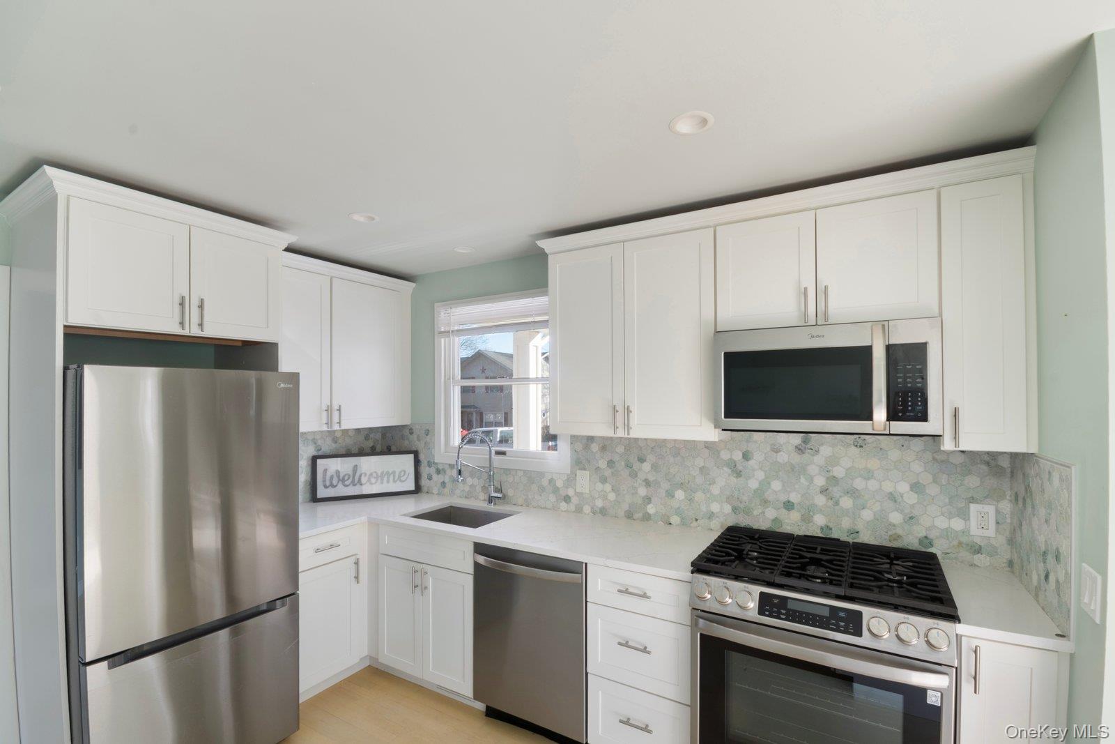 Single Family Overbrook  Suffolk County, NY 11901, MLS-941025-22