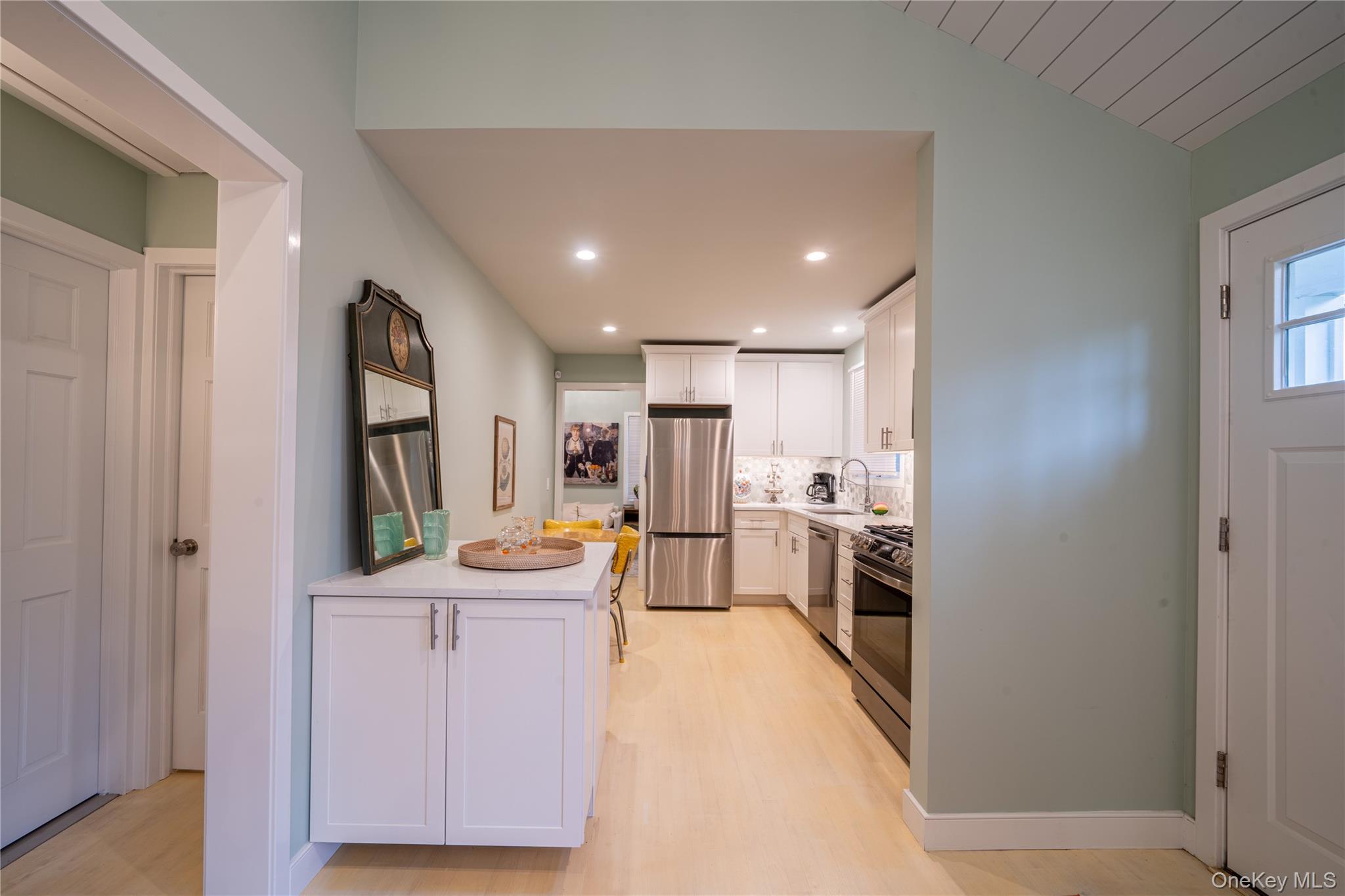 Single Family Overbrook  Suffolk County, NY 11901, MLS-941025-23