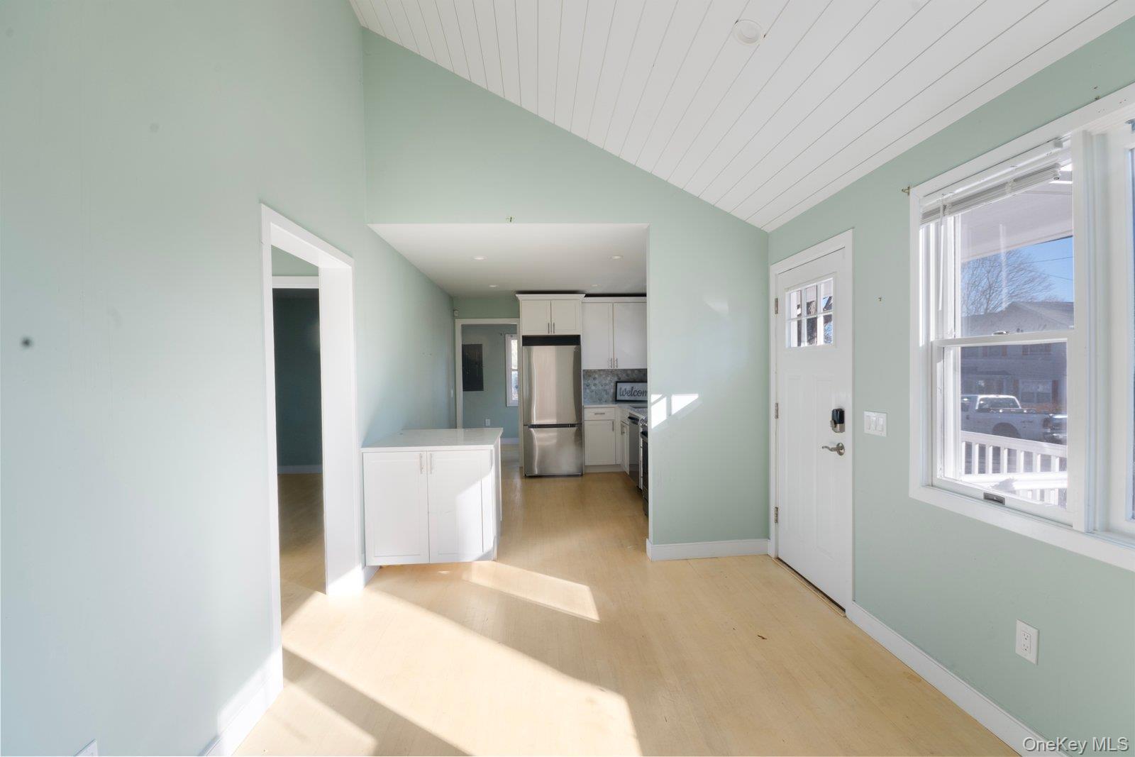 Single Family Overbrook  Suffolk County, NY 11901, MLS-941025-24