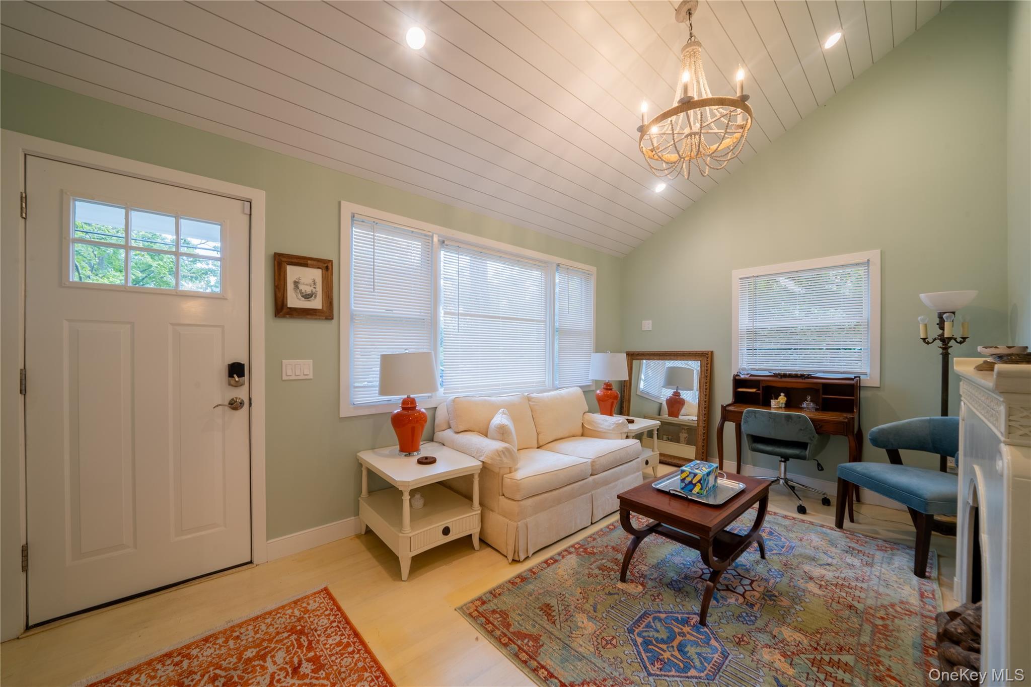 Single Family Overbrook  Suffolk County, NY 11901, MLS-941025-28