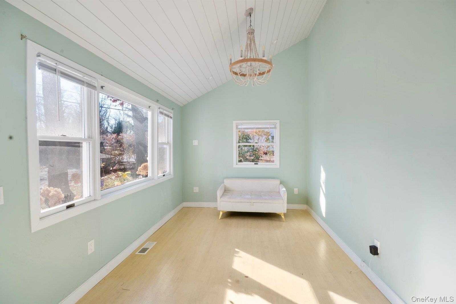 Single Family Overbrook  Suffolk County, NY 11901, MLS-941025-29