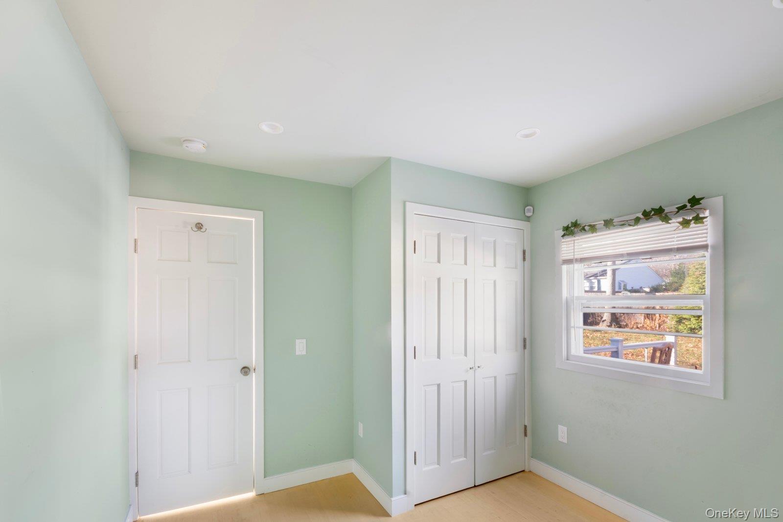 Single Family Overbrook  Suffolk County, NY 11901, MLS-941025-31