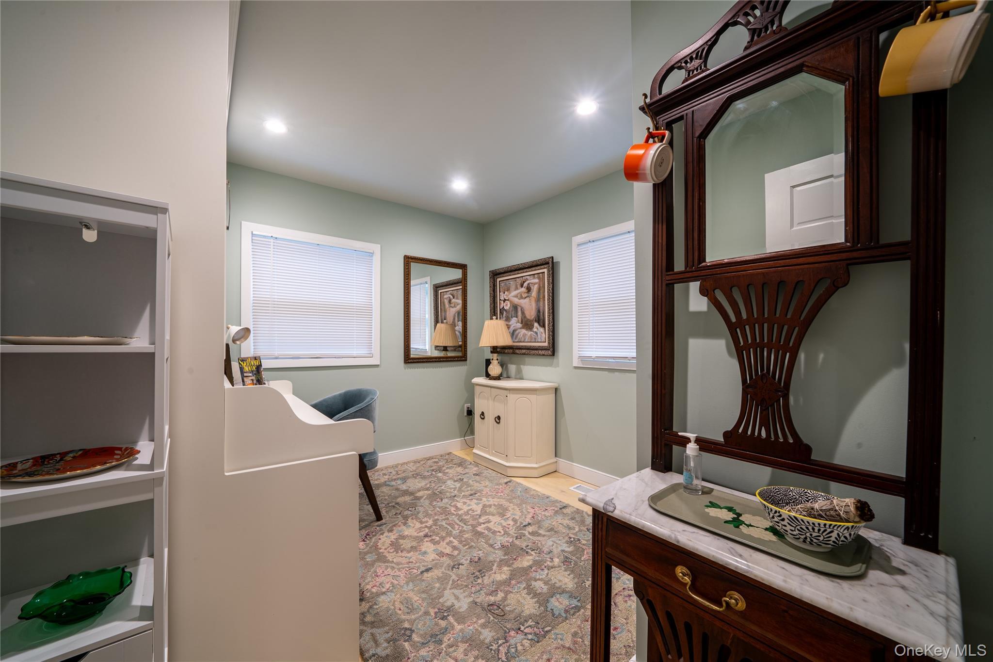 Single Family Overbrook  Suffolk County, NY 11901, MLS-941025-32