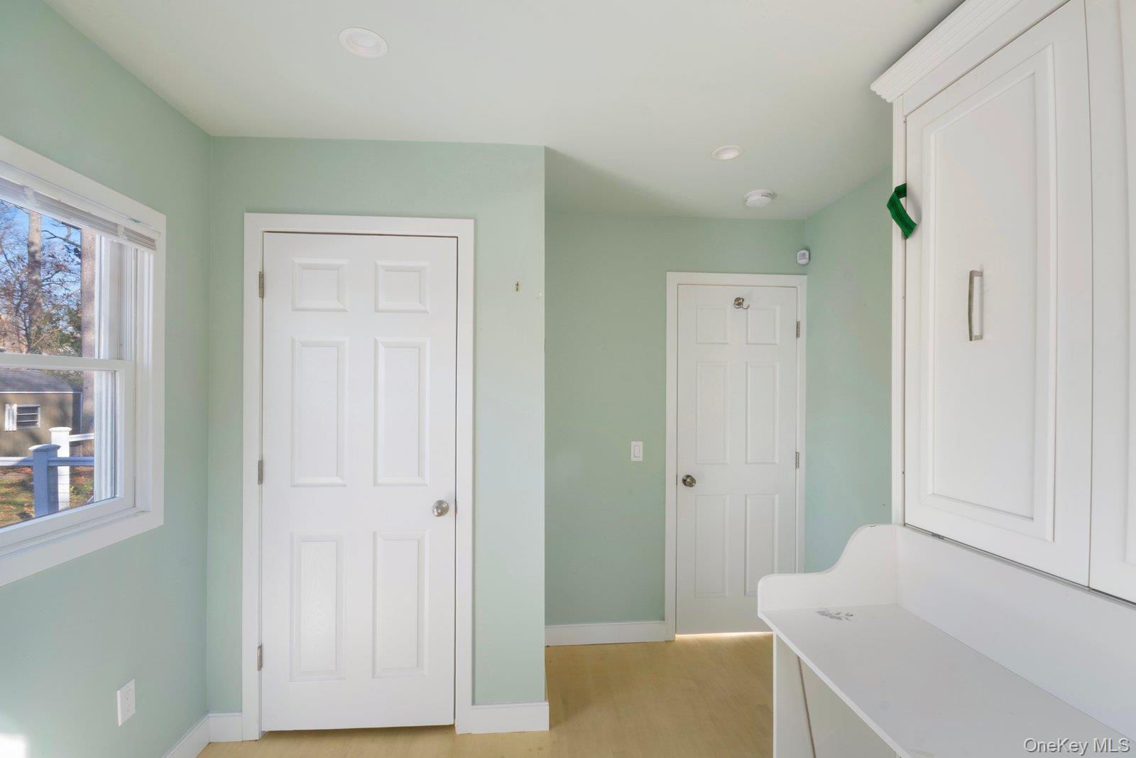 Single Family Overbrook  Suffolk County, NY 11901, MLS-941025-33