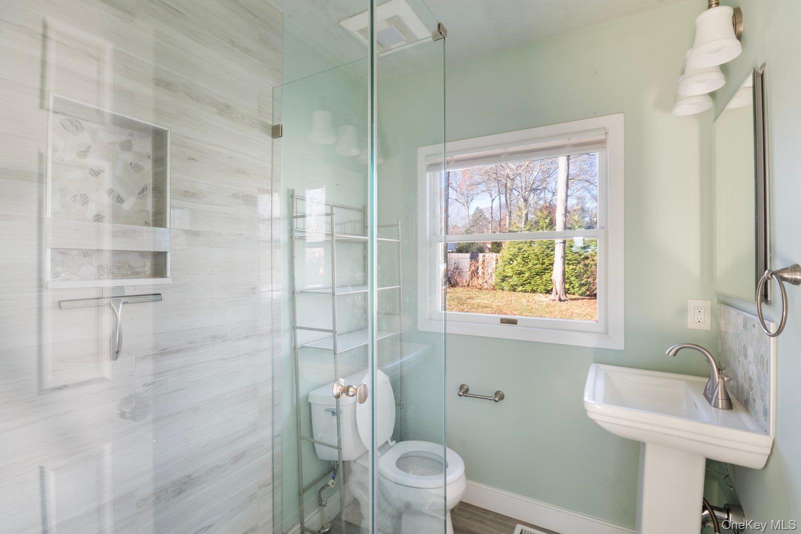 Single Family Overbrook  Suffolk County, NY 11901, MLS-941025-34