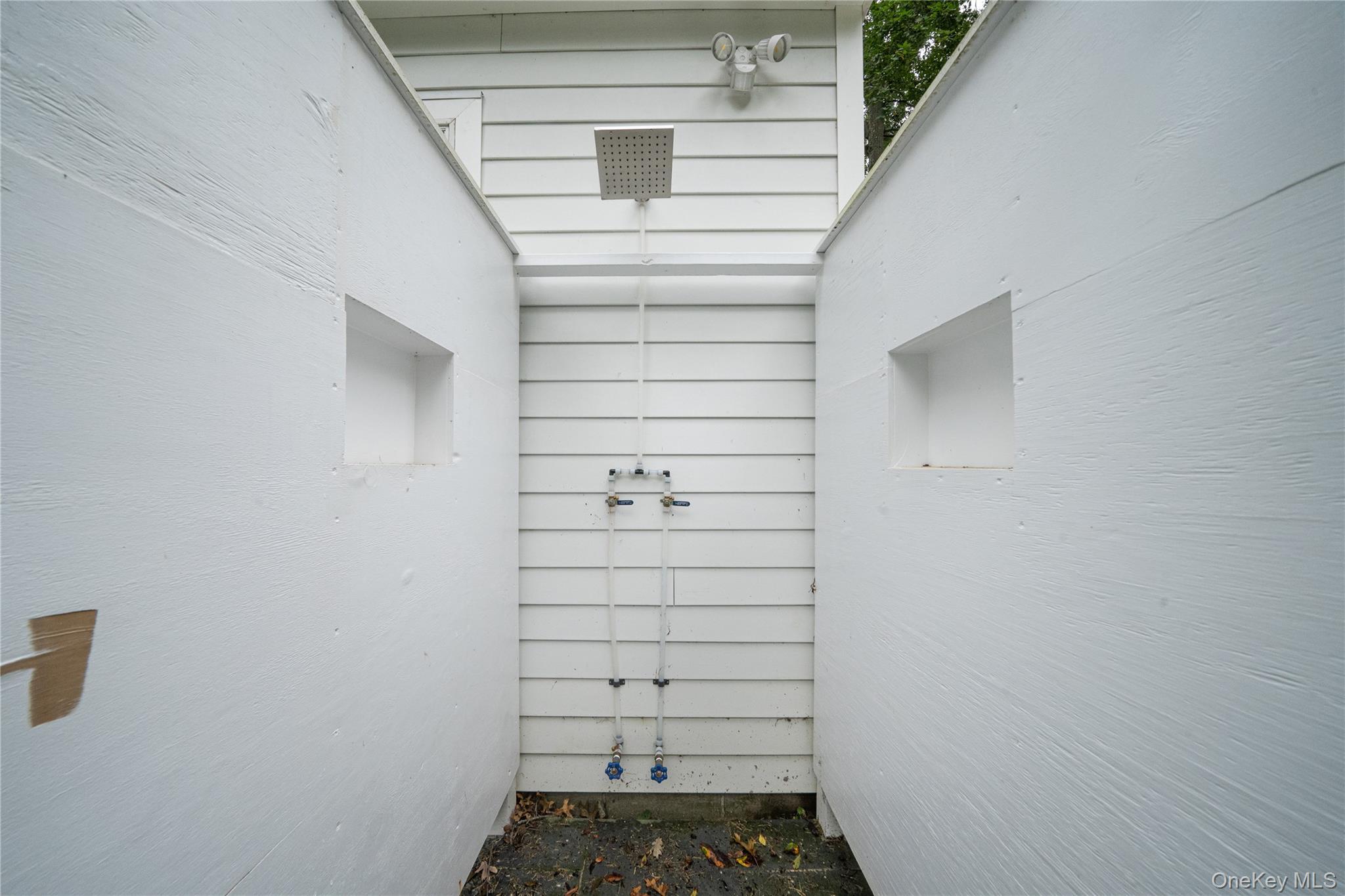 Single Family Overbrook  Suffolk County, NY 11901, MLS-941025-4