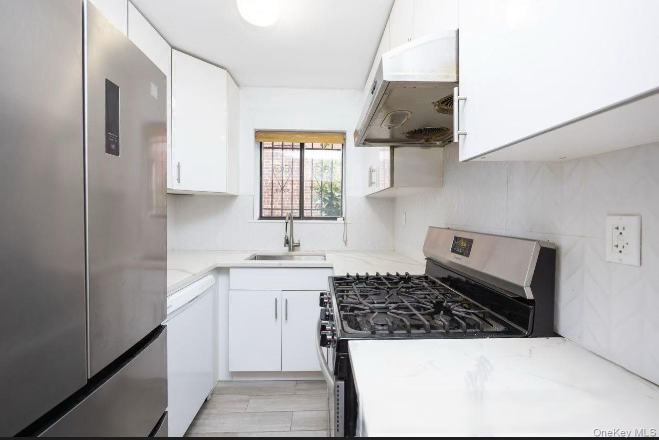 Single Family Logan  Bronx, NY 10465, MLS-941039-3