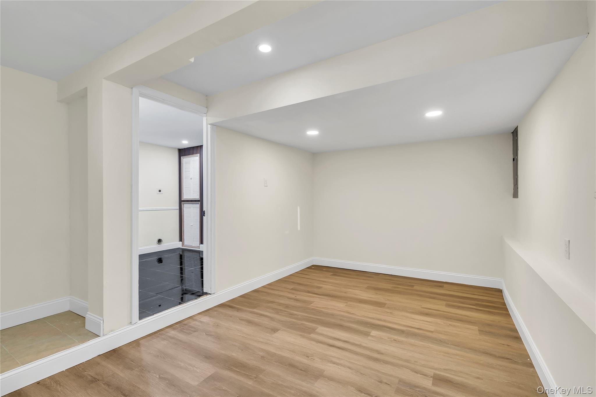 Single Family Phyllis Suffolk County, NY 11772, MLS-941041-26