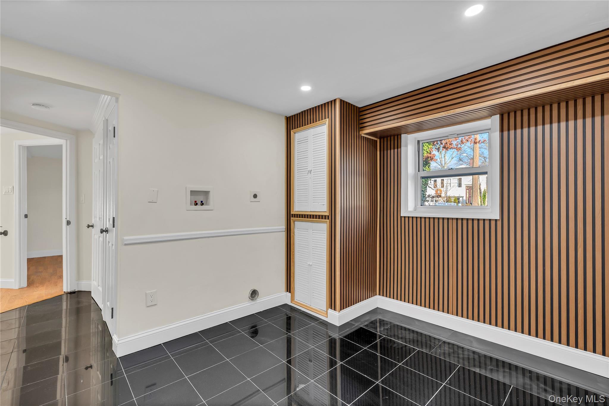 Single Family Phyllis Suffolk County, NY 11772, MLS-941041-28