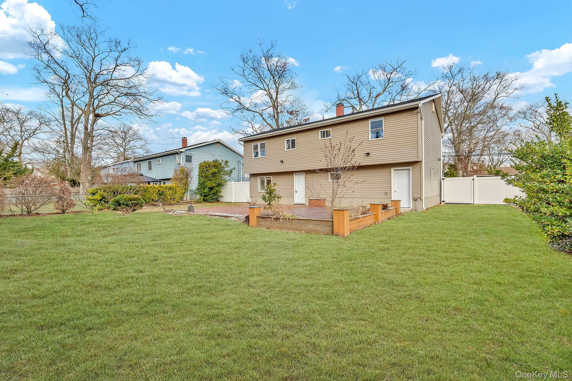 Single Family Phyllis Suffolk County, NY 11772, MLS-941041-32