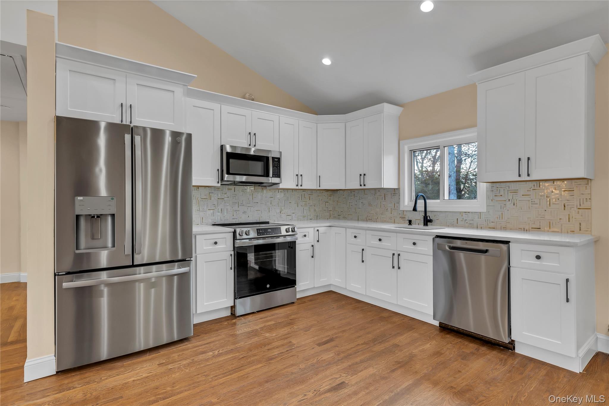 Single Family Phyllis Suffolk County, NY 11772, MLS-941041-8