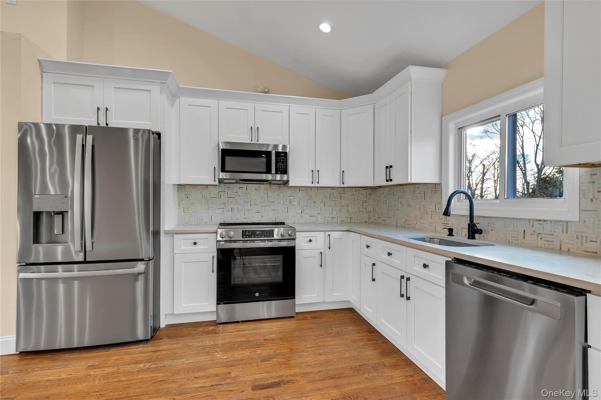 Single Family Phyllis Suffolk County, NY 11772, MLS-941041-9