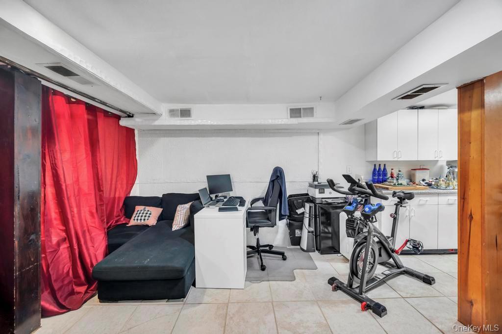 Single Family Butler Nassau County, NY 11003, MLS-941049-23