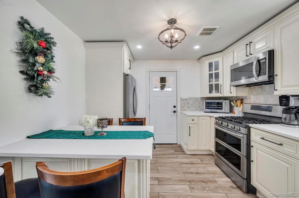 Single Family Butler Nassau County, NY 11003, MLS-941049-7