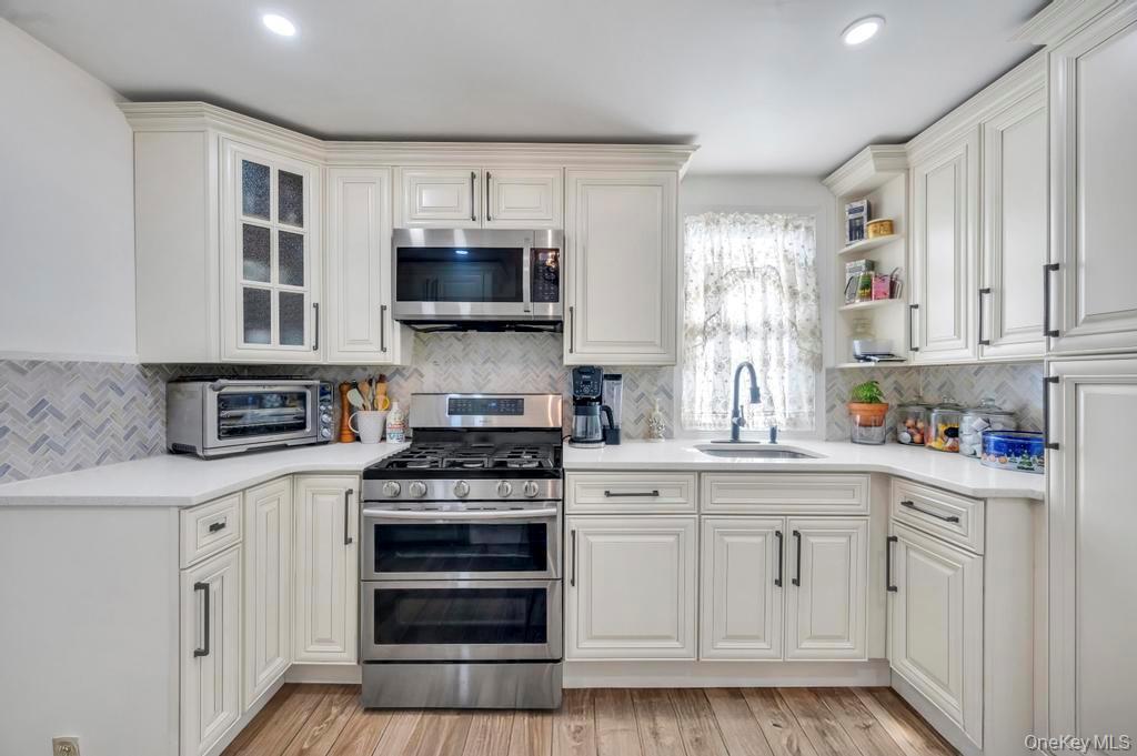 Single Family Butler Nassau County, NY 11003, MLS-941049-8