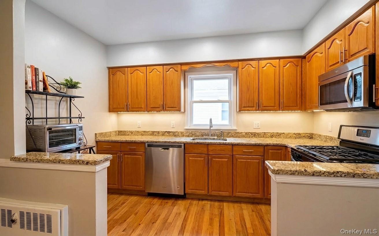 Single Family Mayflower  Bronx, NY 10461, MLS-941054-8