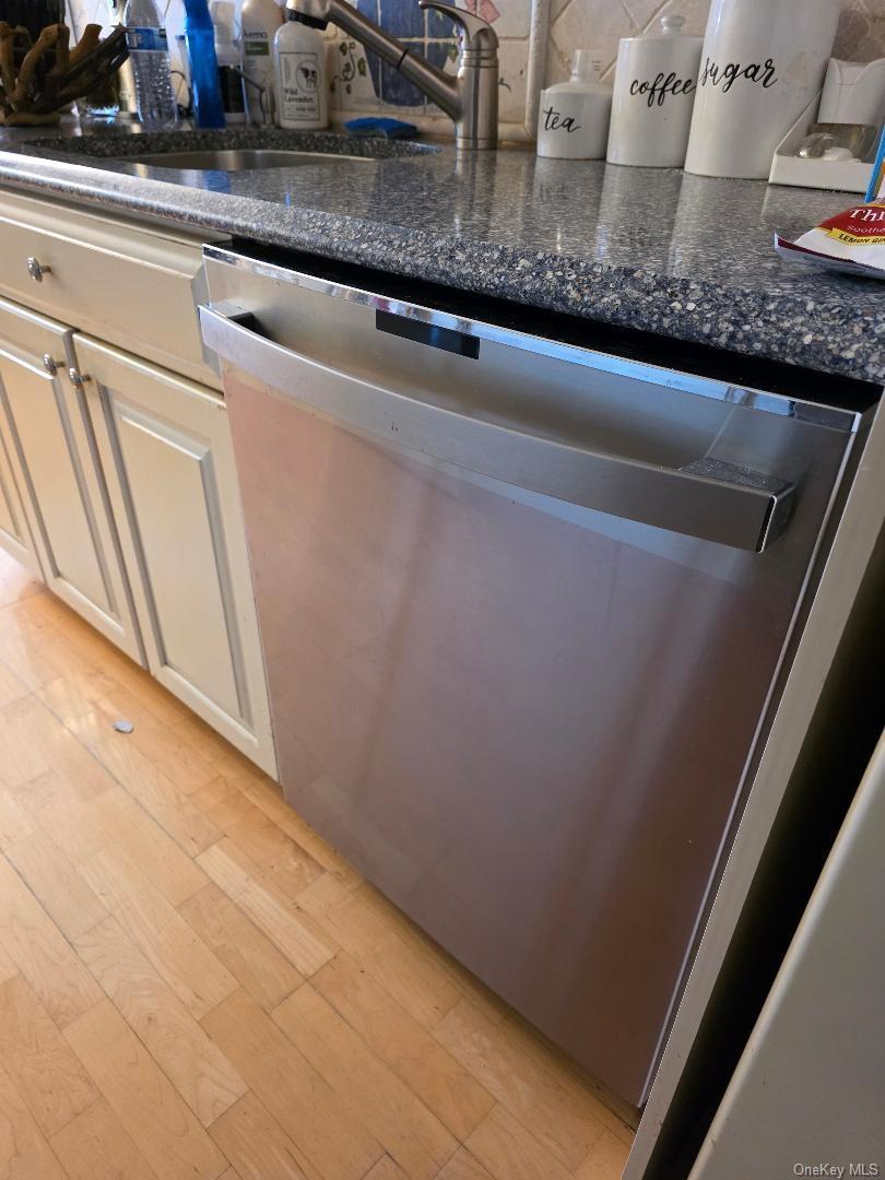 Single Family Gotham Suffolk County, NY 11780, MLS-941087-19