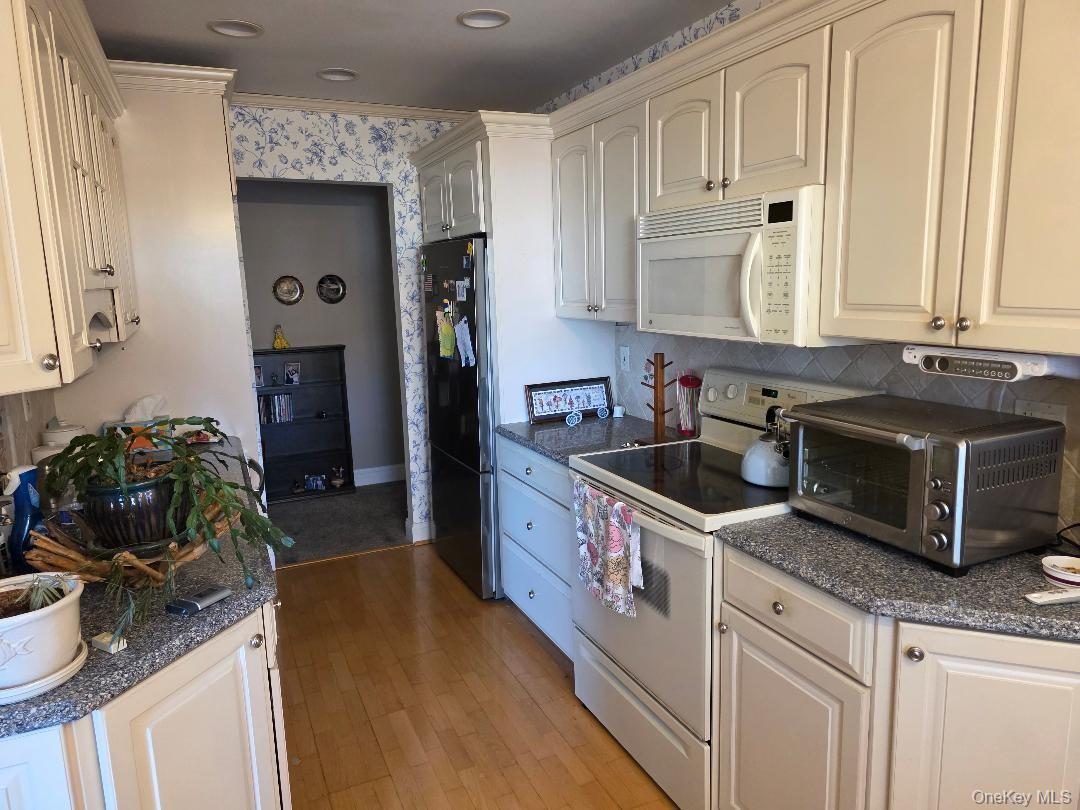 Single Family Gotham Suffolk County, NY 11780, MLS-941087-24