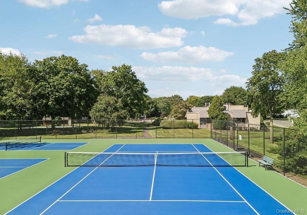 Single Family Gotham Suffolk County, NY 11780, MLS-941087-40