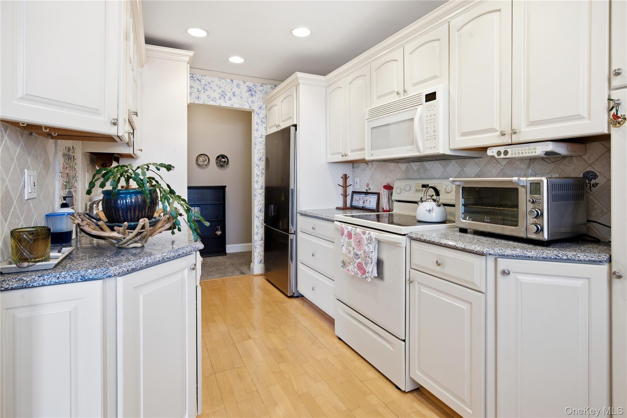 Single Family Gotham Suffolk County, NY 11780, MLS-941087-43