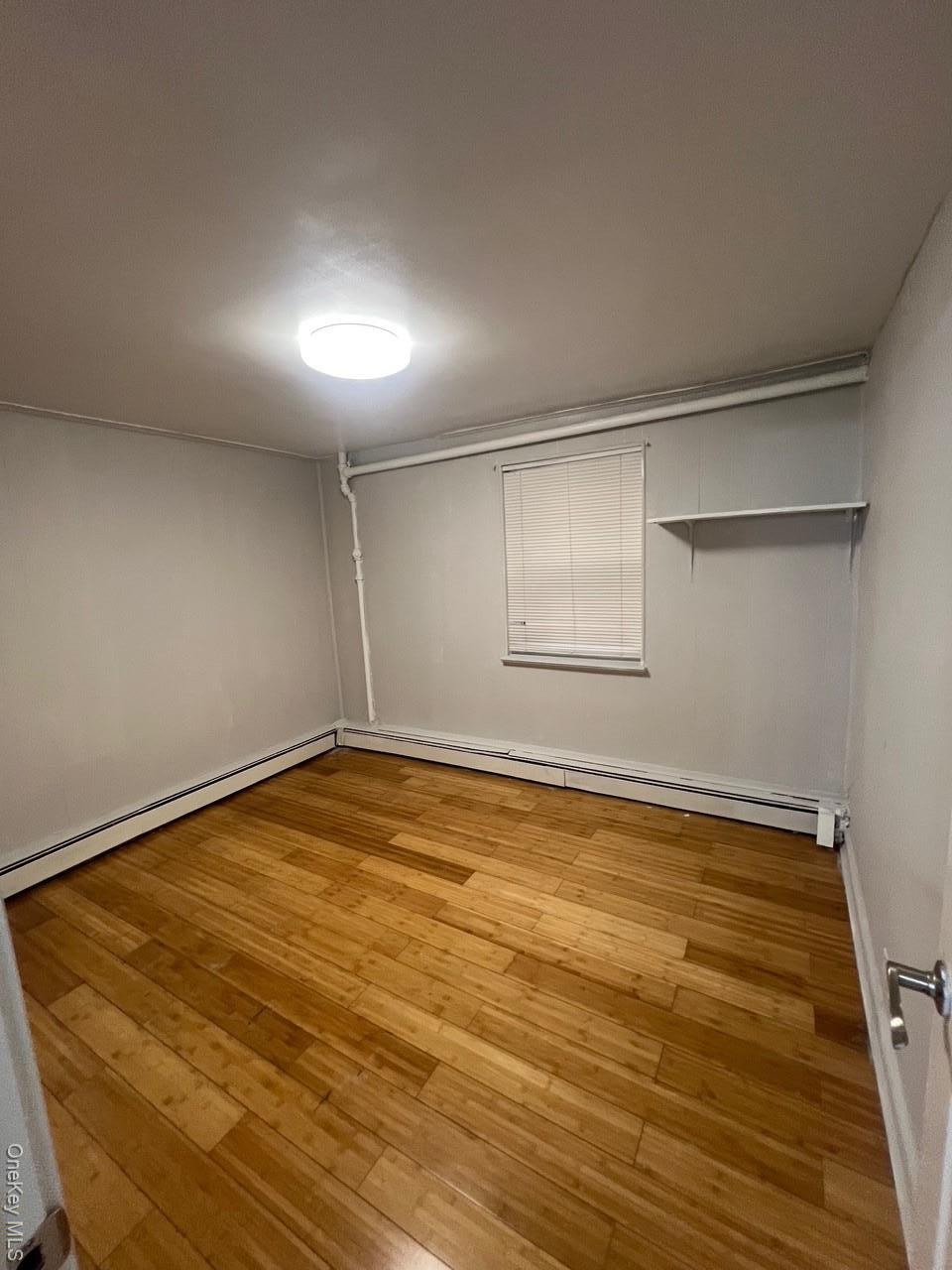 Apartment Fenton  Bronx, NY 10469, MLS-941126-5