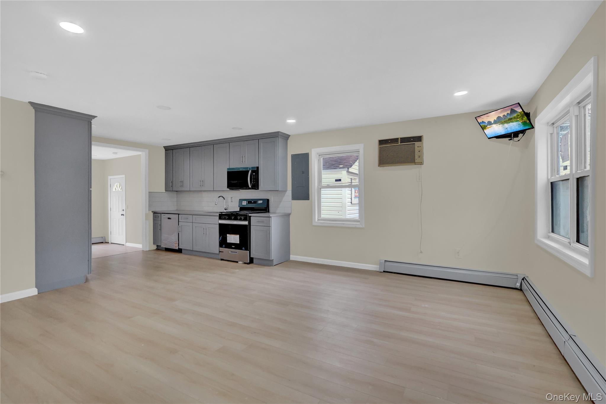 Single Family Carlls Suffolk County, NY 11703, MLS-941151-9