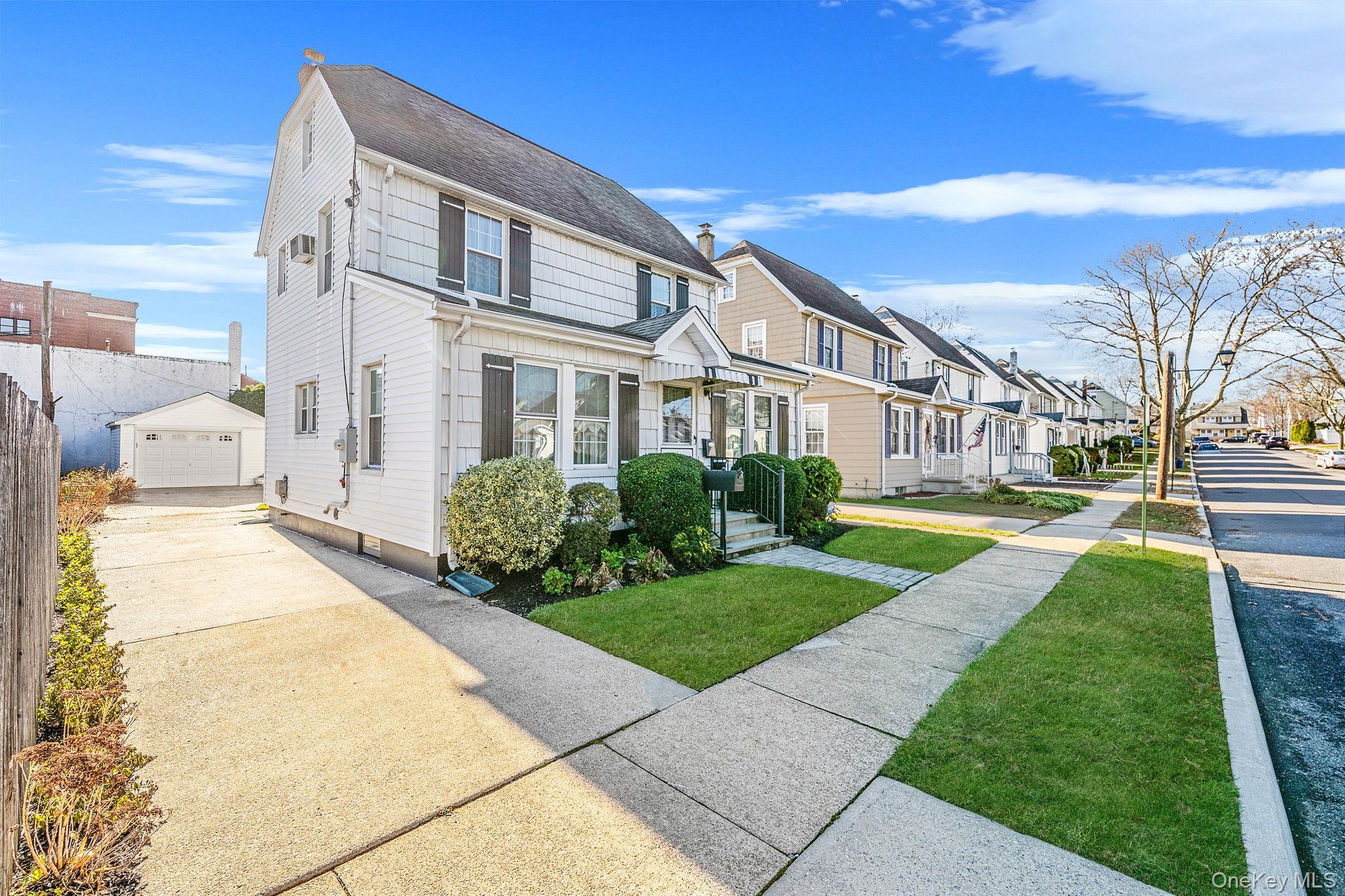 Single Family Hawthorne Nassau County, NY 11596, MLS-941175-2