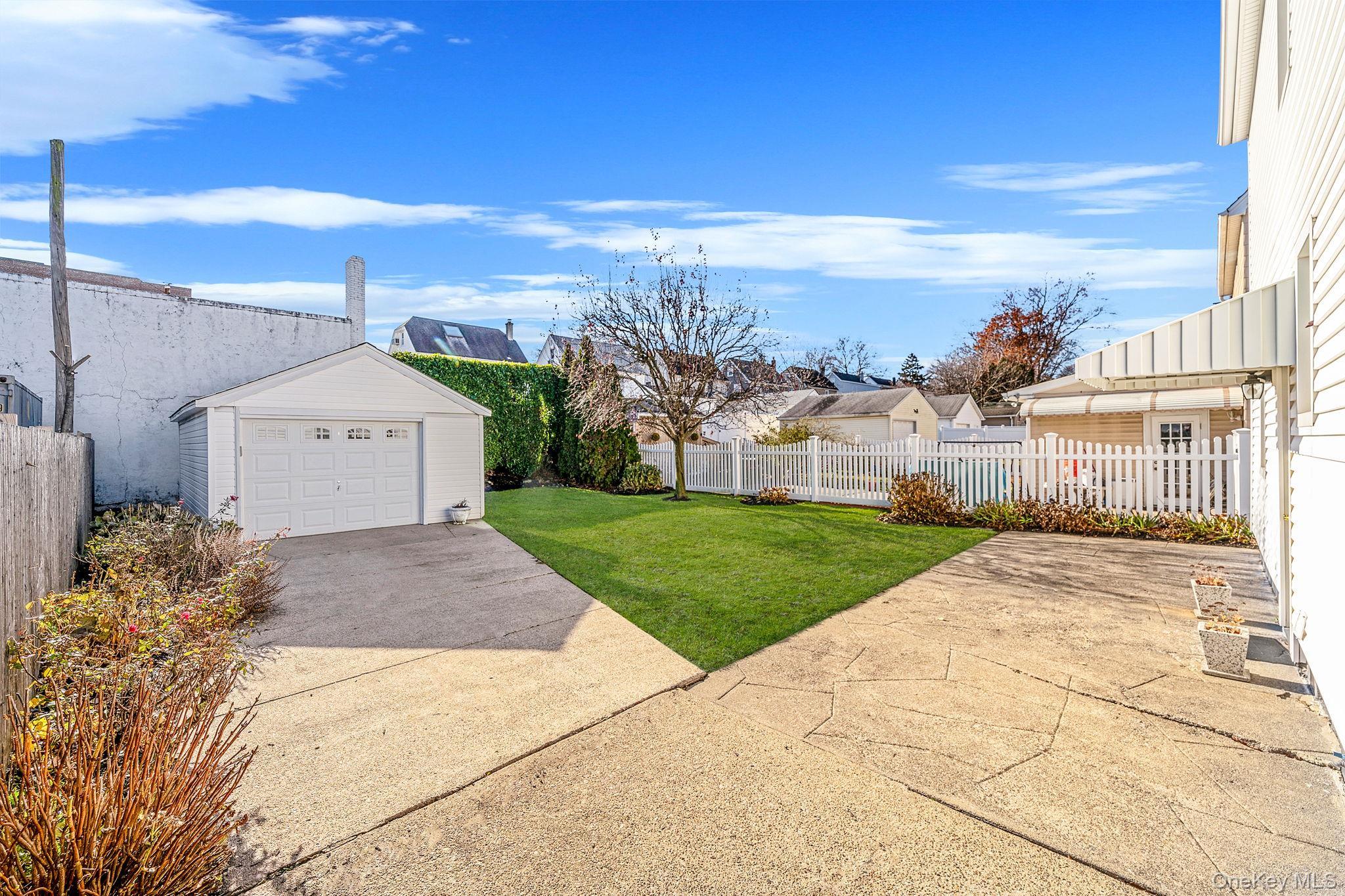 Single Family Hawthorne Nassau County, NY 11596, MLS-941175-3