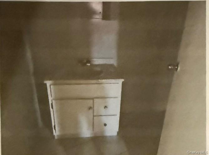 Single Family Clarkstown Out Of Area, NY 99999, MLS-941226-12