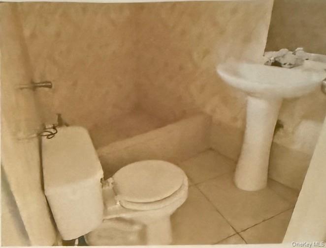 Single Family Clarkstown Out Of Area, NY 99999, MLS-941226-28